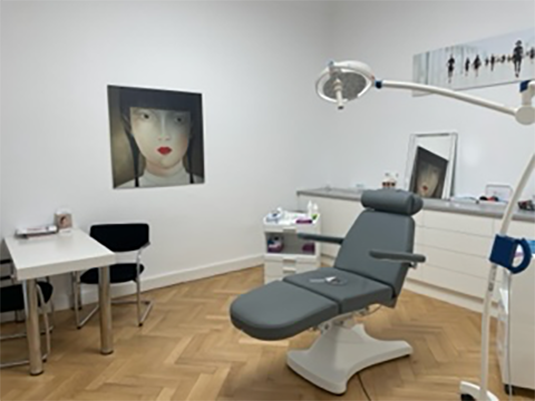 aesthetics.berlin I Behandlungsstuhl in unserem Behandlungszimmer
